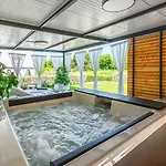 Hébergement de vacances Beeindruckende Mit Privatpool, Whirlpool, Bbq - Hund Willkommen Umag