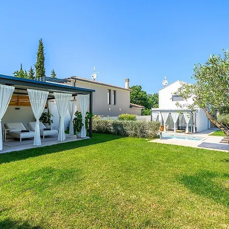 Beeindruckende Mit Privatpool, Whirlpool, Bbq - Hund Willkommen * Umag